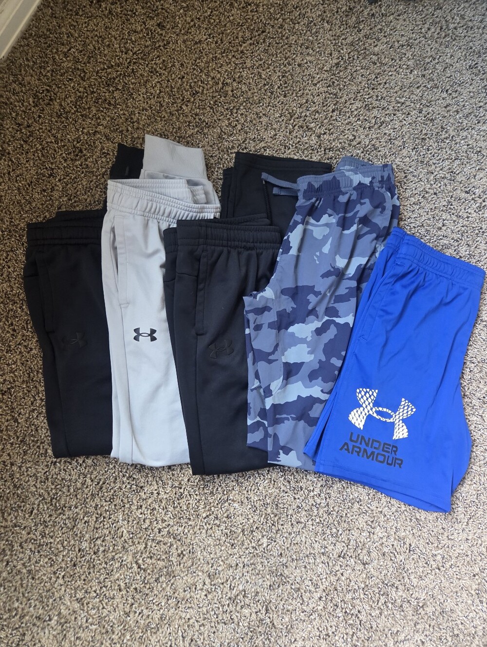 Under Armour Boys XL Jogger Bundle